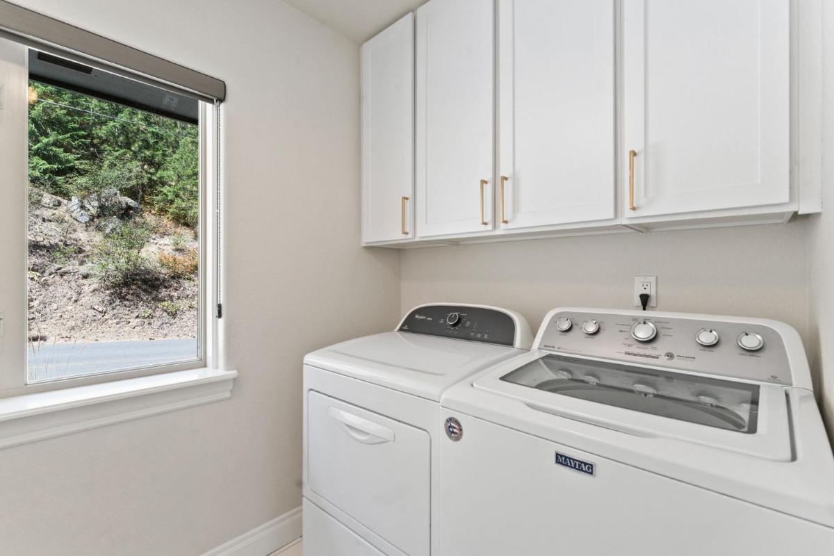Luxury Lakefront Retreat at Liberty Lake - Housity