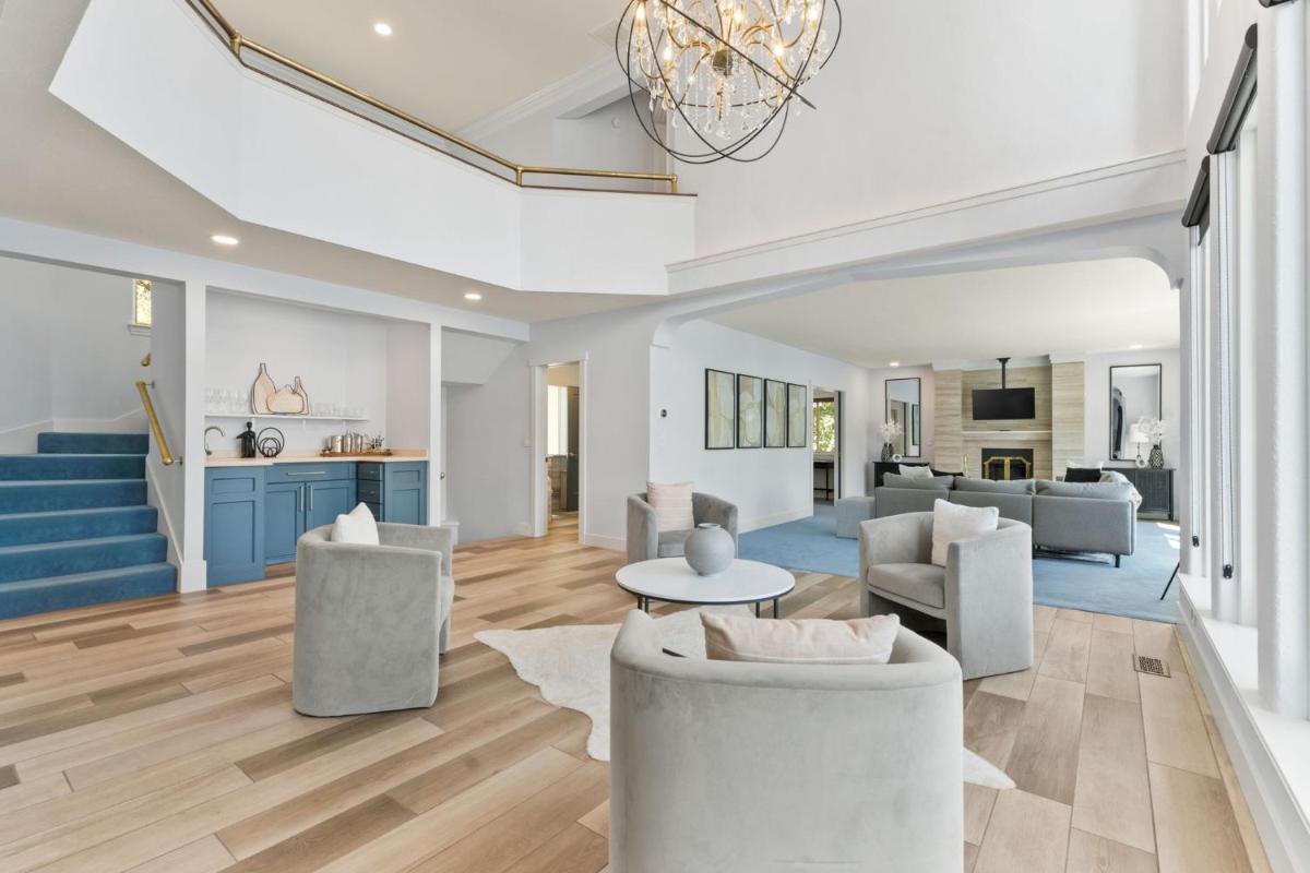 Luxury Lakefront Retreat at Liberty Lake - Housity