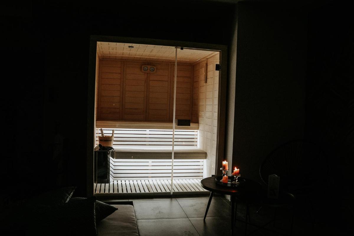 Deluxe Stamatis - Housity