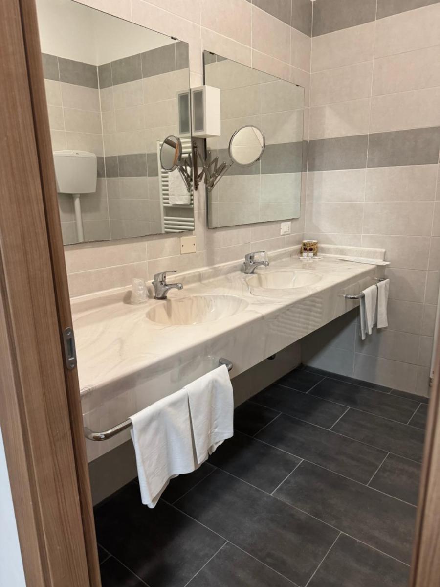 Hotel La Torre - Housity