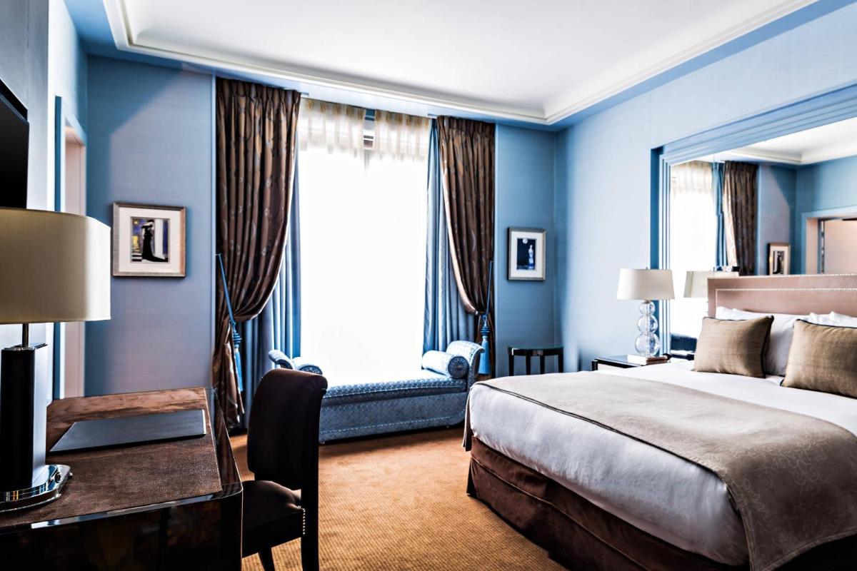 Un ou plusieurs lits dans un hébergement de l'établissement Prince de Galles, un hôtel Luxury Collection, Paris