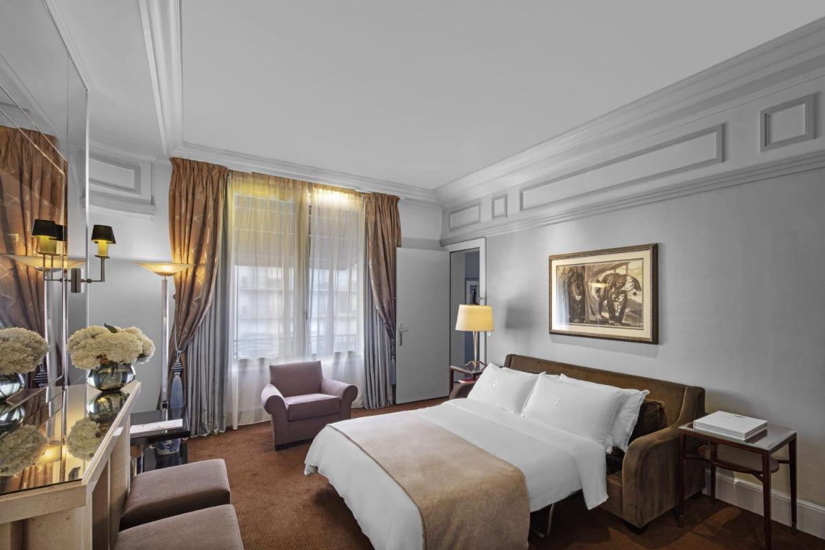Un ou plusieurs lits dans un hébergement de l'établissement Prince de Galles, un hôtel Luxury Collection, Paris