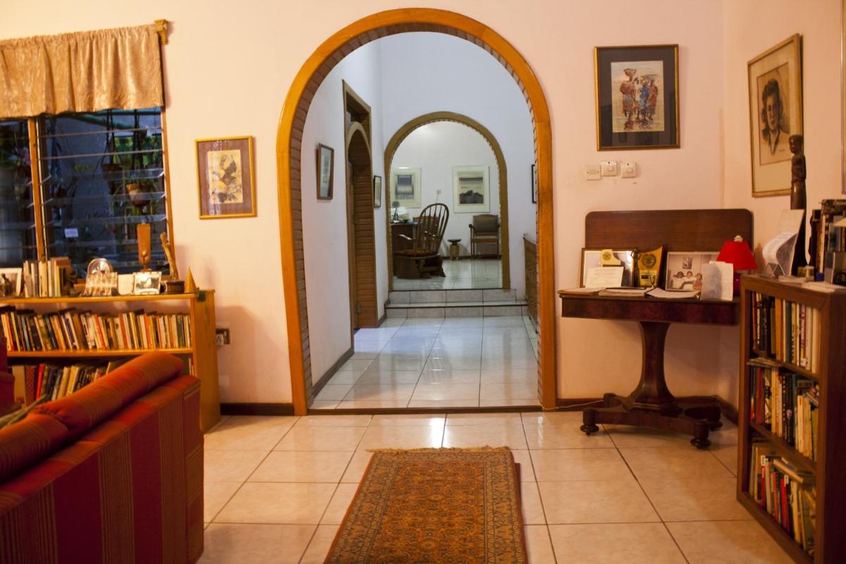 Four Villages Inn - Housity