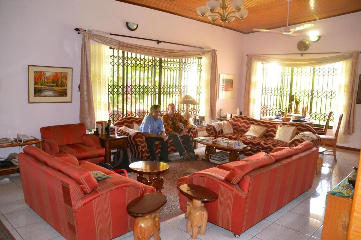 Four Villages Inn - Housity