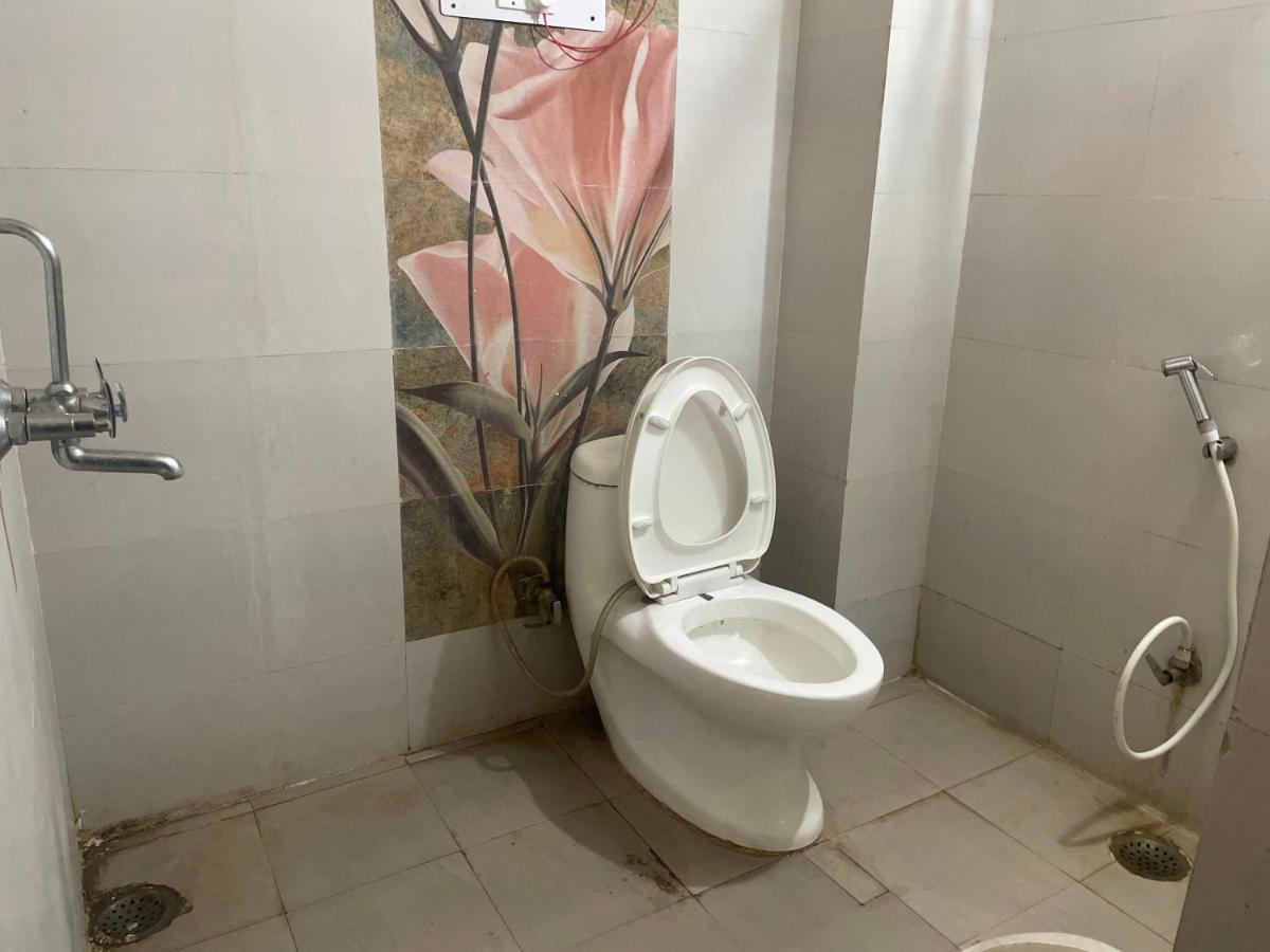Suitetrails - OYO Siyawati Residency and Baba Vishwanath Palace