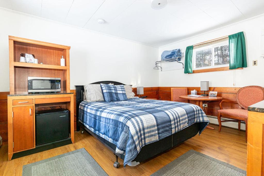 West Bethel Motel - Housity
