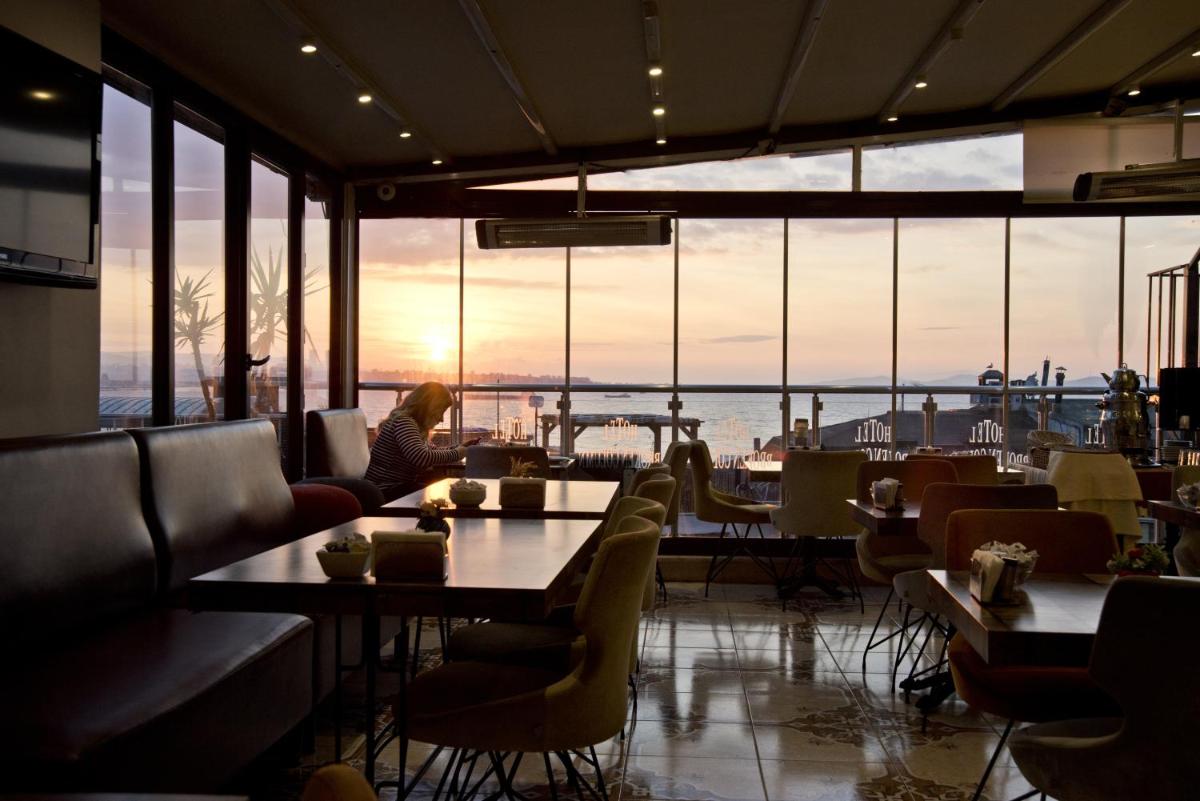 Hotel Broken Column - Housity