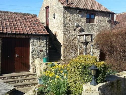 The Castle Arms Inn - Housity