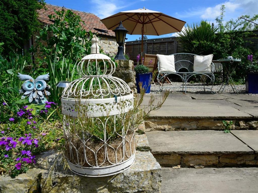The Castle Arms Inn - Housity