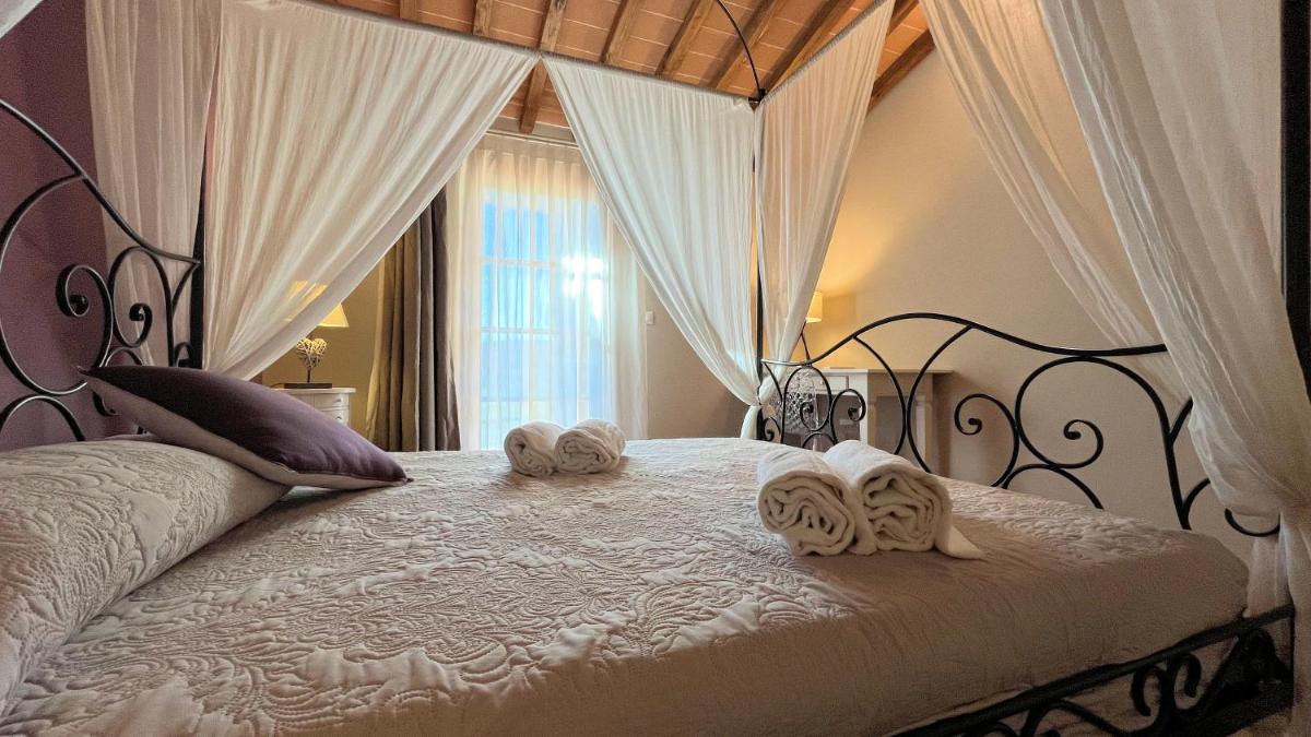 Borgo del Silenzio - Apartments with pool in Lajatico - Housity