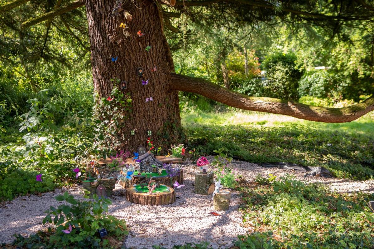Stargazer Glamping UK The Mahal 8 People - Housity