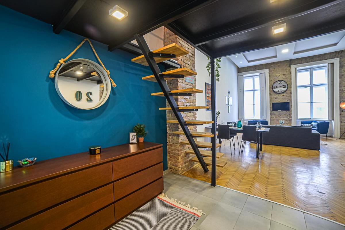 Global Living - Dazzling Dob Dwelling - Housity