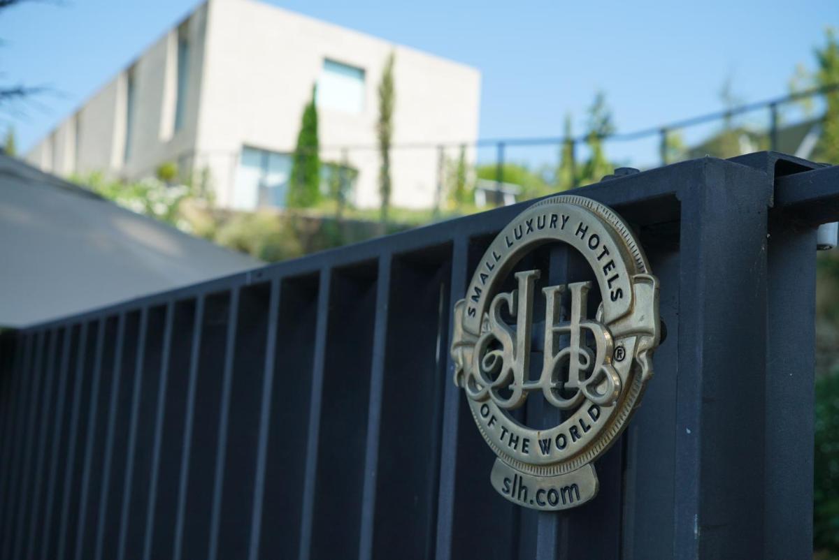 Um certificado, prémio, placa ou documento mostrado em Carmo's Boutique Hotel - Small Luxury Hotels of the World