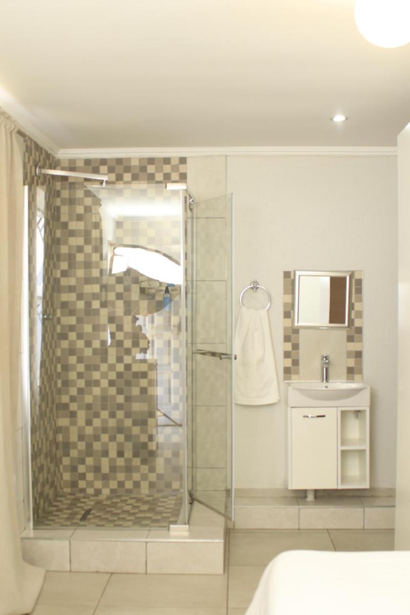 East Prestige lodge - Housity
