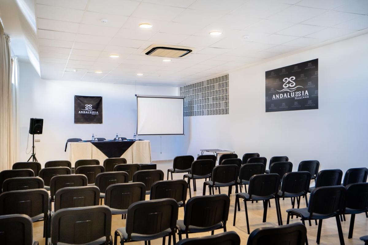 Zona business o sala de conferencias en Hotel Andalussia