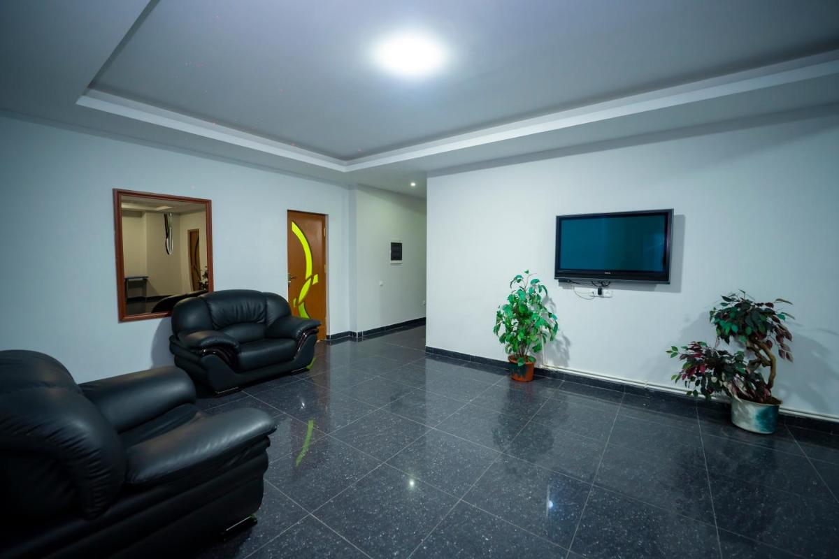 Continental New Hotel - Housity