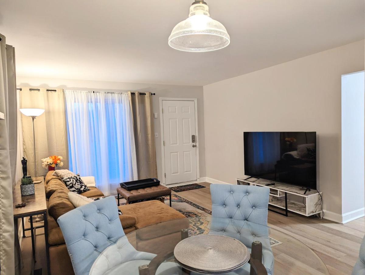 Charming and Stylish Gem - Housity
