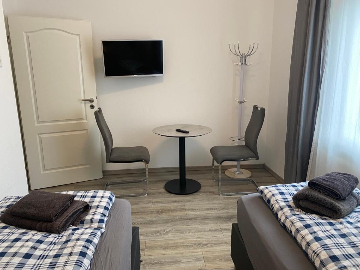Apartments - Free Parking - WiFi - Kitchen - Housity