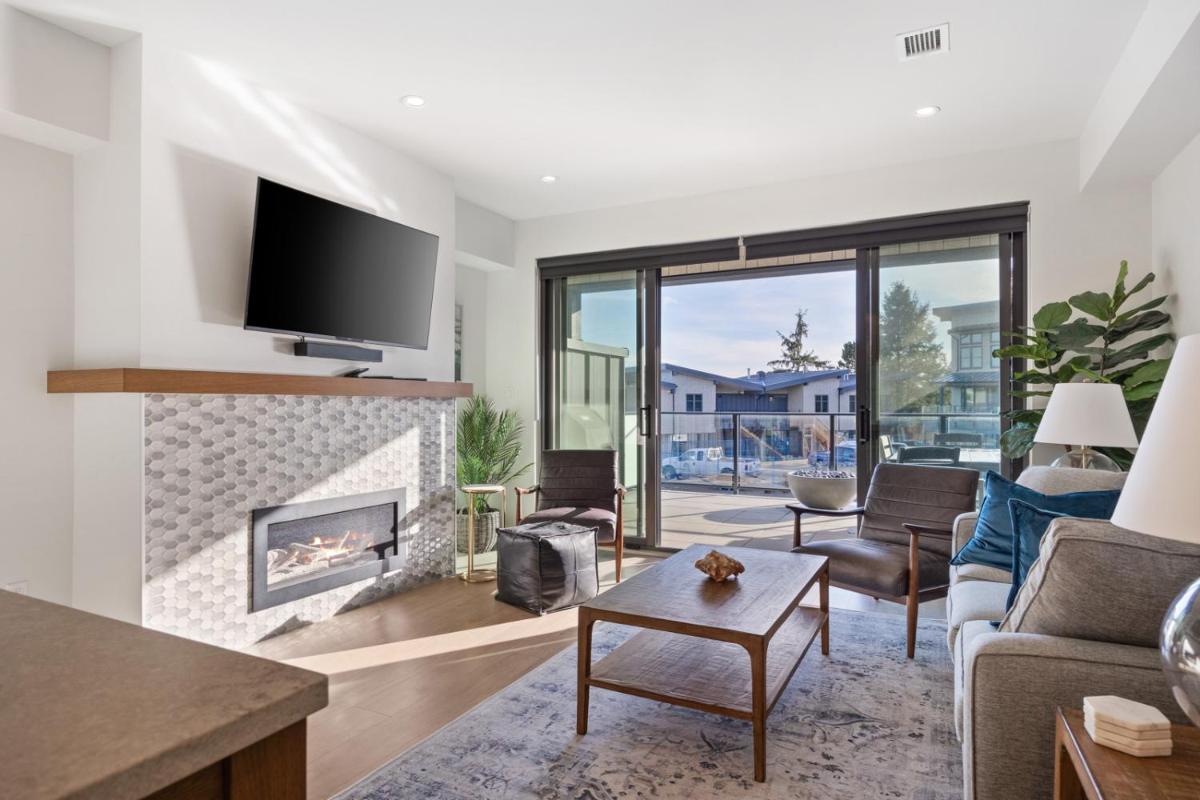 Ocean's 7 at THE BEACH HOUSE - Housity