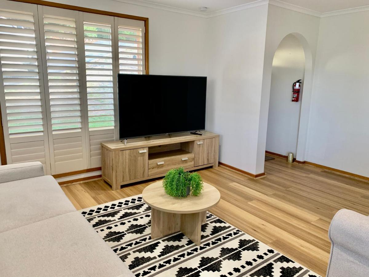 Beautiful Sunny house, 10 mins from Hobart City - Housity