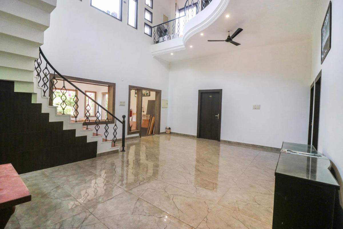 Collection O Hotel Grand Resort - Housity