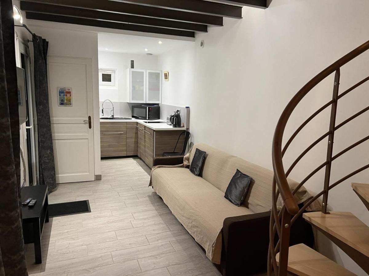 Charmant Gîte avec Piscine et Spa à Proximité de Montmarault - FR-1-489-204 - Housity