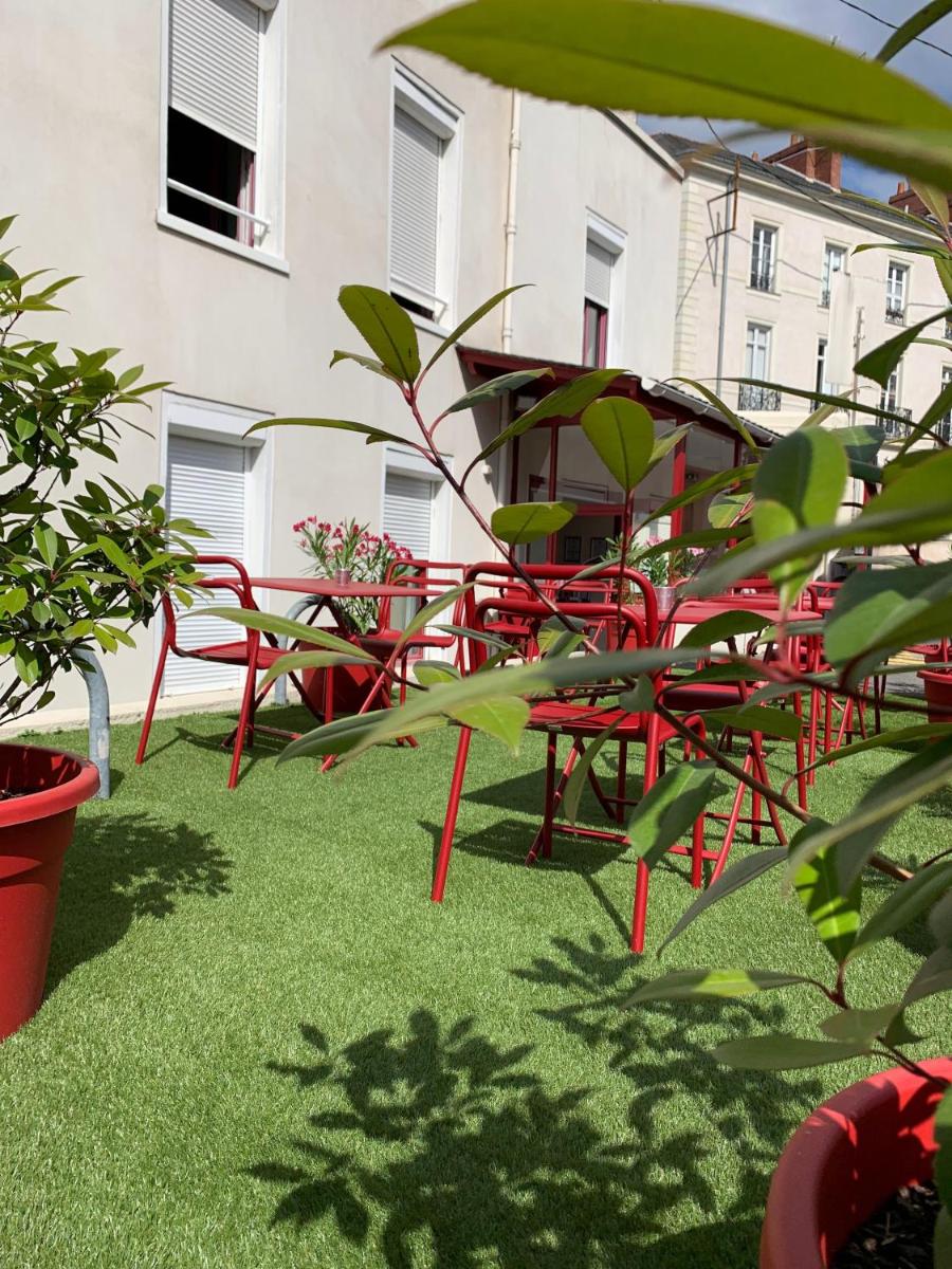 Logis Hotel Chateaubriand - Housity