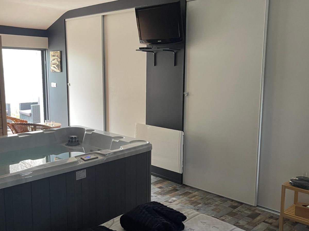 L’ENTRE DEUX Ô SPA Jacuzzi et Sauna - Housity