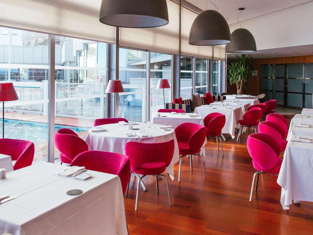 Coin salon dans l'établissement Sofitel Biarritz Le Miramar Thalassa