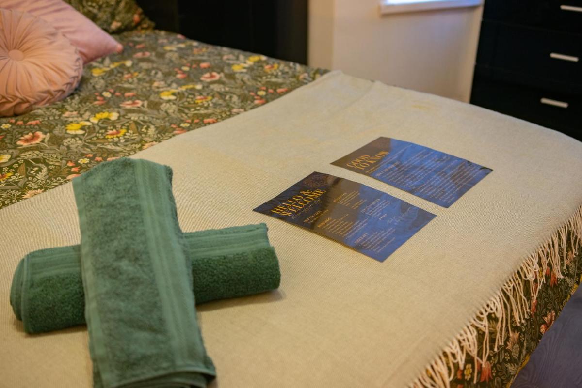 Cozy rooms in shared accommodation near Anfield Stadium with PARKING and WIFI - Housity
