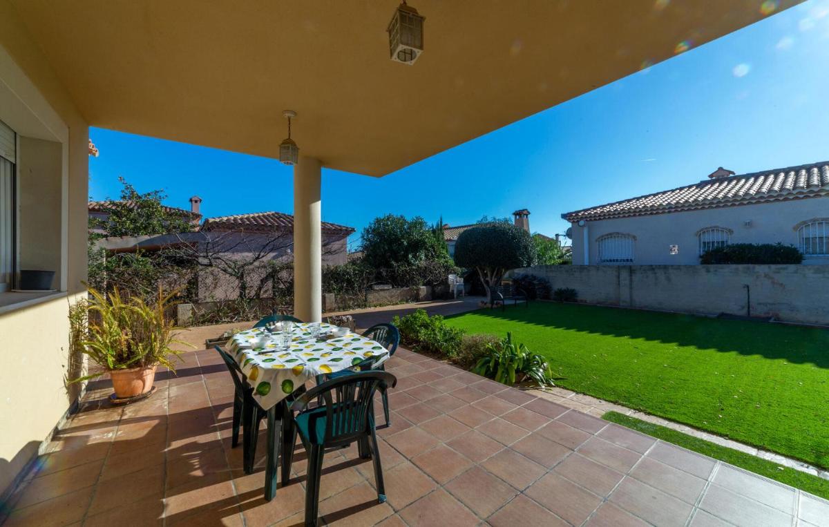 3 Bedroom Beach Front Home In Miami Platja - Housity
