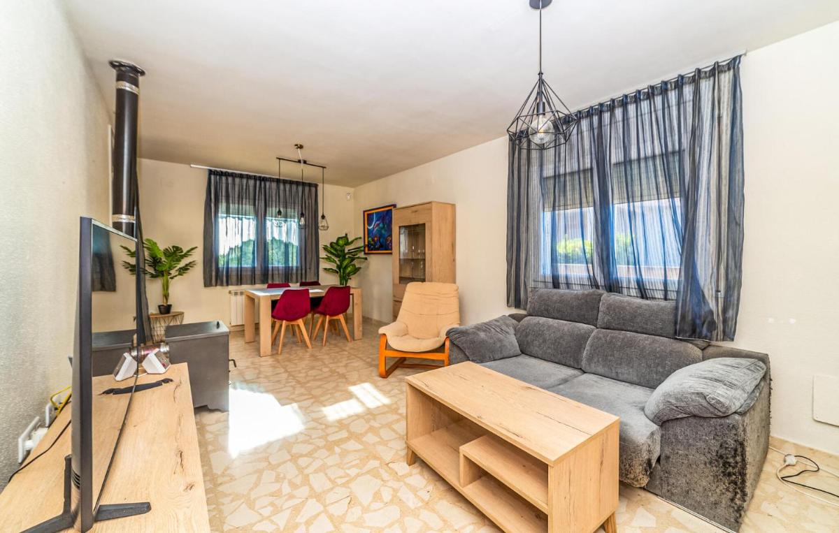 3 Bedroom Beach Front Home In Miami Platja - Housity
