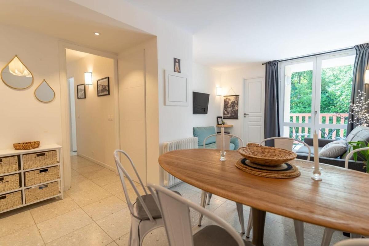 Suitetrails - Beautiful flat with swimming pool tennis court and private car parking