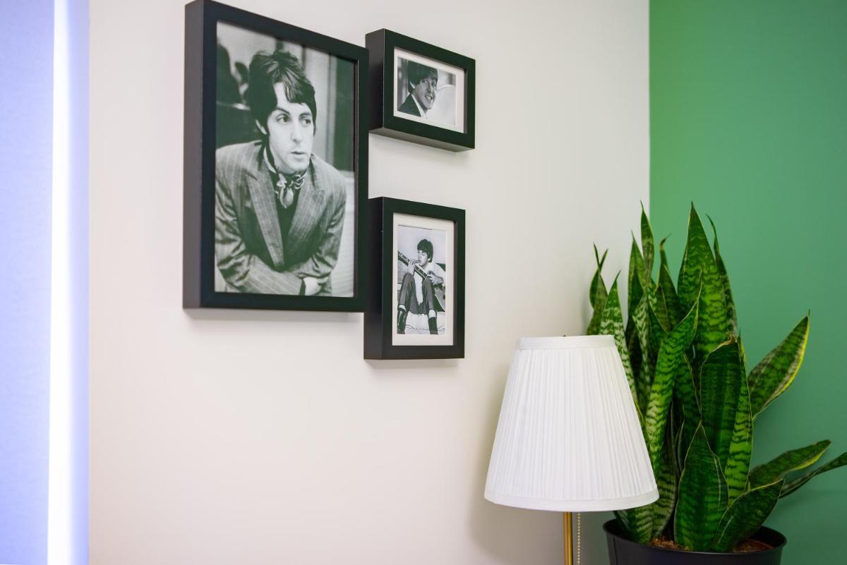 Rooms with Netflix in a shared accommodation, 10 min walk from the stadium - Housity
