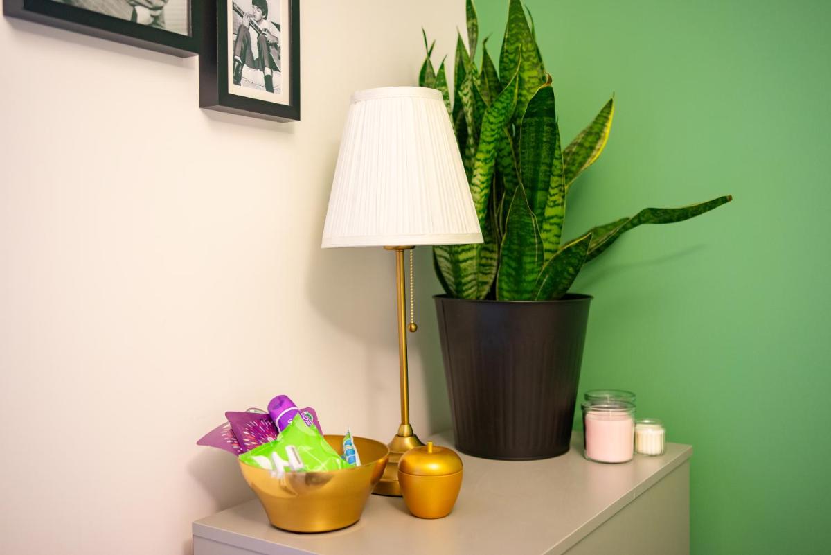 Rooms with Netflix in a shared accommodation, 10 min walk from the stadium - Housity