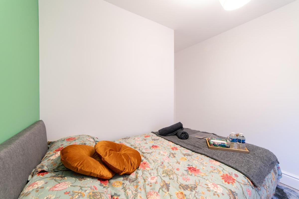Rooms with Netflix in a shared accommodation, 10 min walk from the stadium - Housity