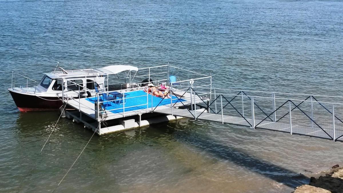 Delta Pontoon - Housity