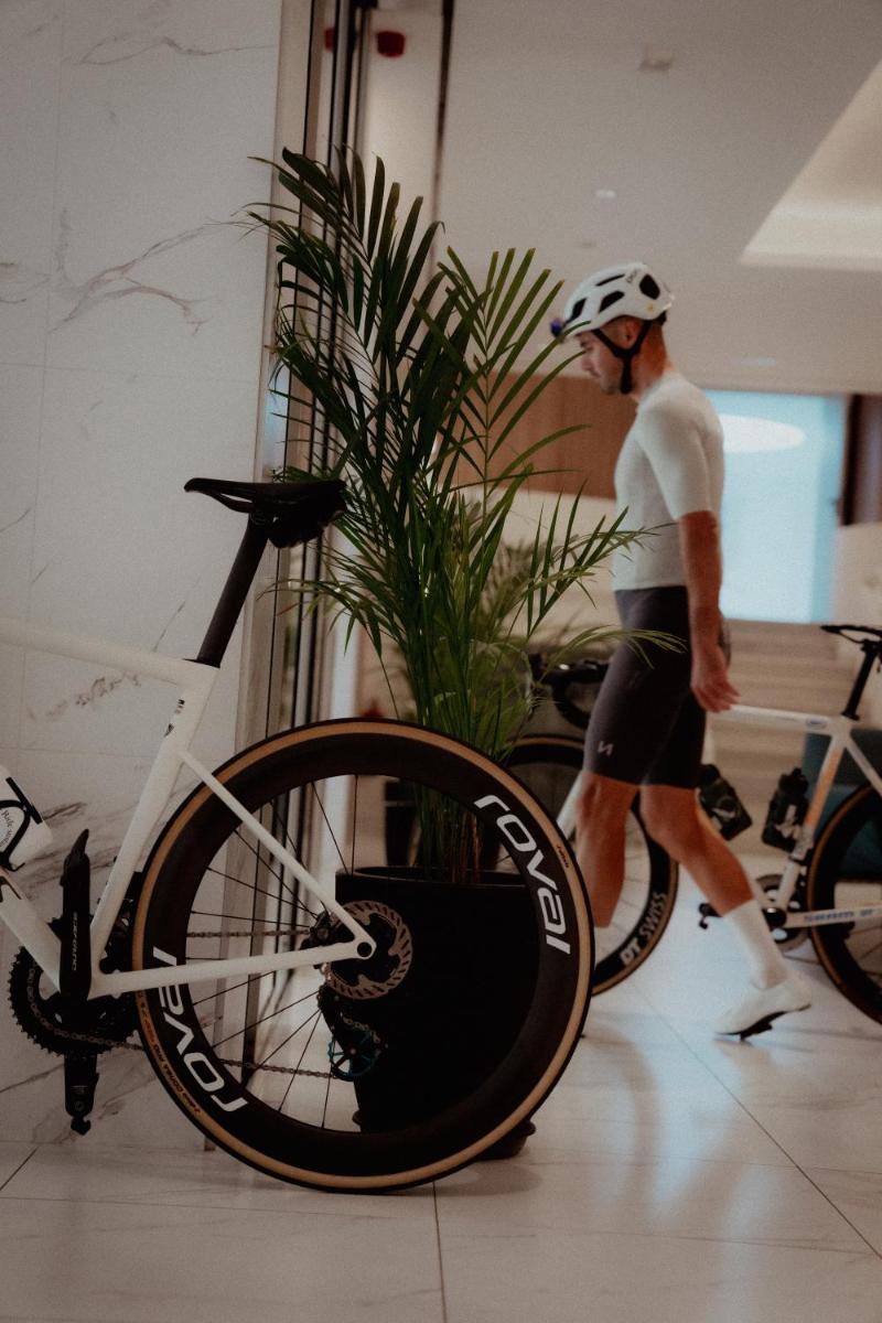 Montar en bicicleta en Hotel Helios Costa Tropical o alrededores
