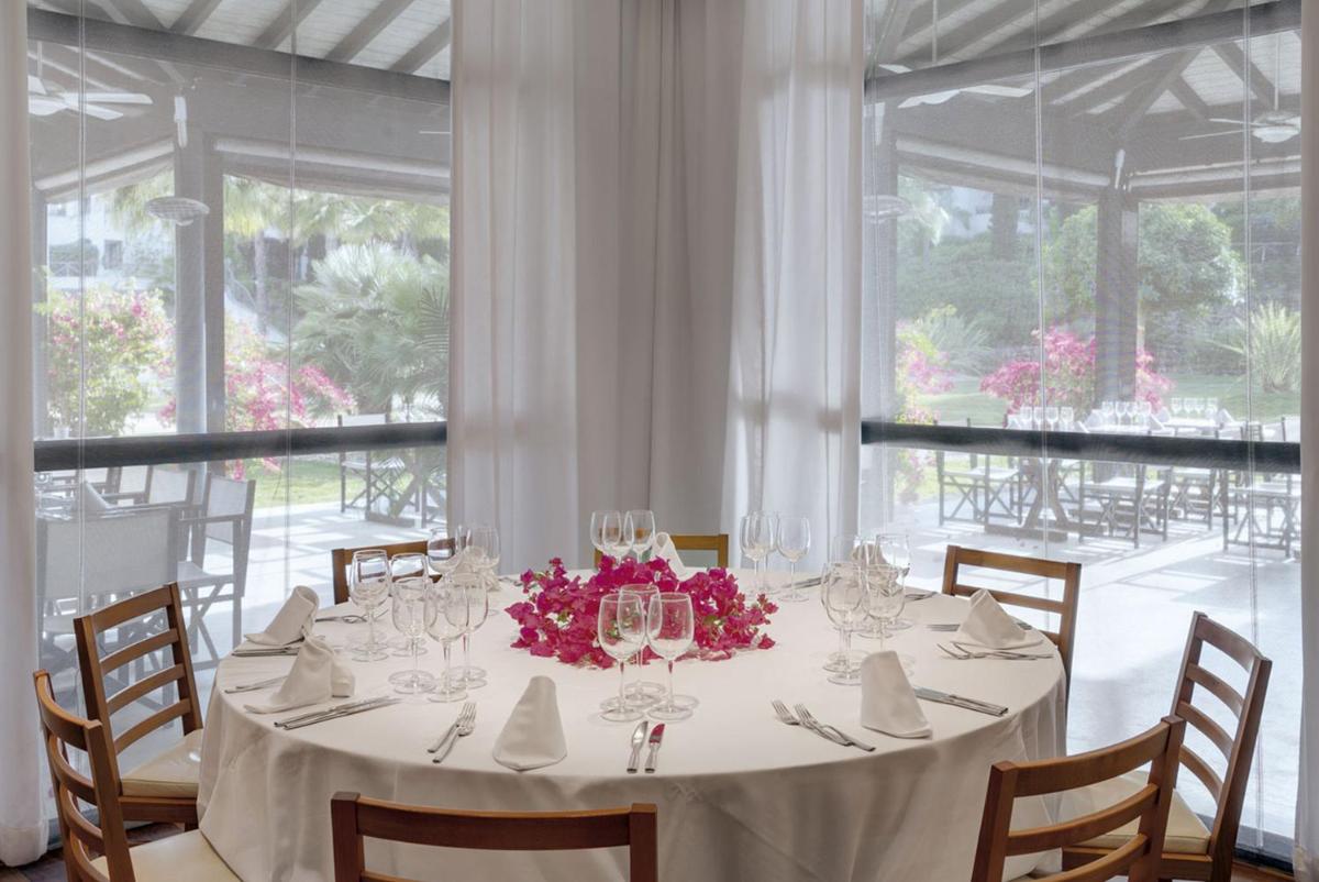 Un restaurante o sitio para comer en Precise Resort El Rompido-The Hotel