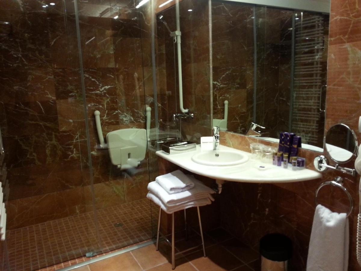 Un baño de Parador de Lorca