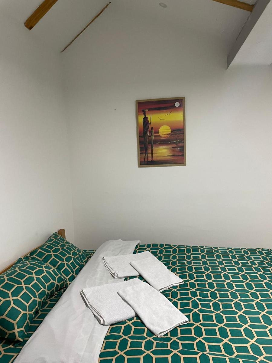 Yugoslavija 2 centar - Housity