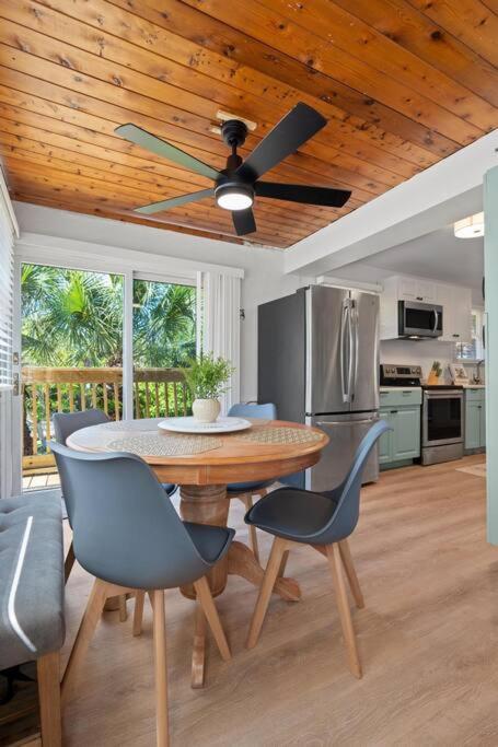 VIP Island Whole House! - Housity