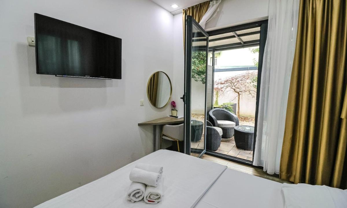 The Hotel National - Hizvo