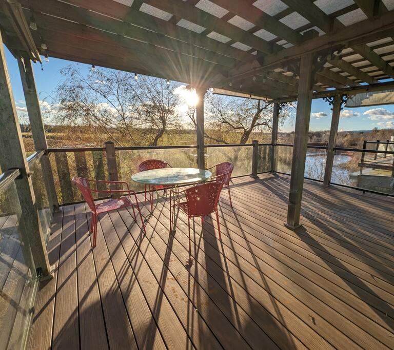 Beautiful River View Apt in Wine Country - Housity