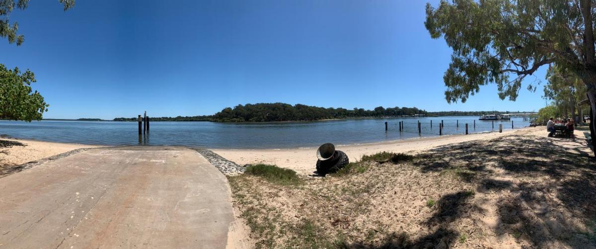 Suitetrails - Pet Friendly Waterfront Holiday House on Peaceful Island with Bikes and Kayaks