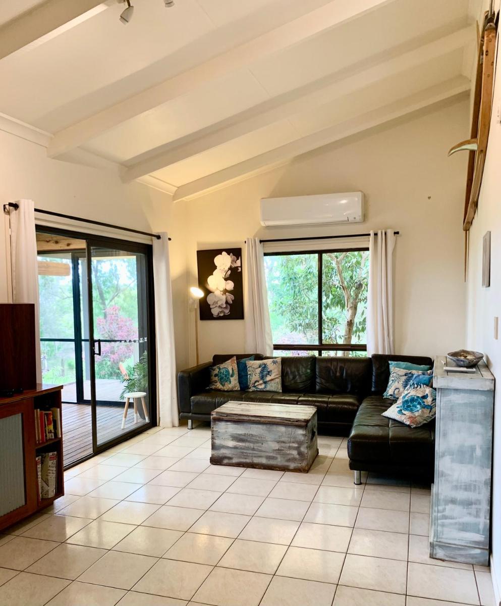 Suitetrails - Pet Friendly Waterfront Holiday House on Peaceful Island with Bikes and Kayaks