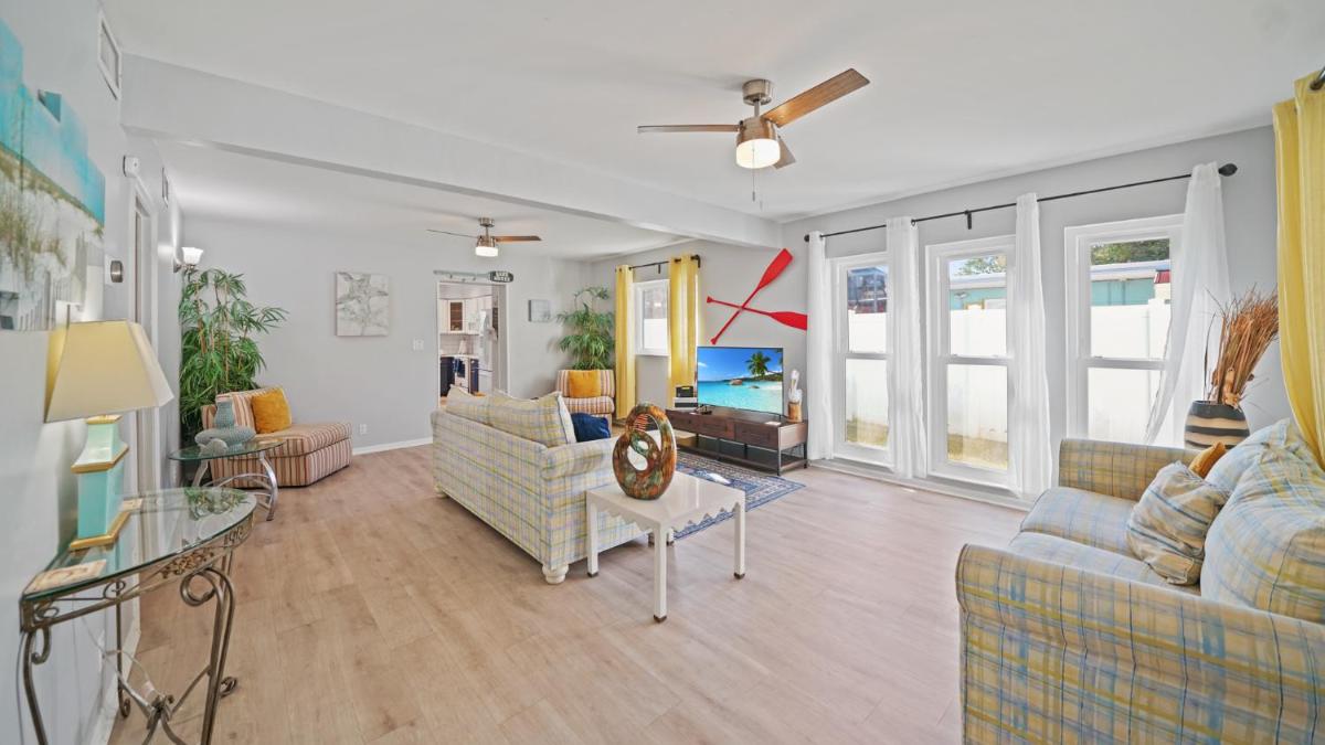 Jacksonville Beach Home - Walk to Beach, Bars & Restaurants - Pet Friendly - Housity