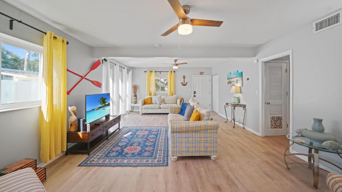 Jacksonville Beach Home - Walk to Beach, Bars & Restaurants - Pet Friendly - Housity
