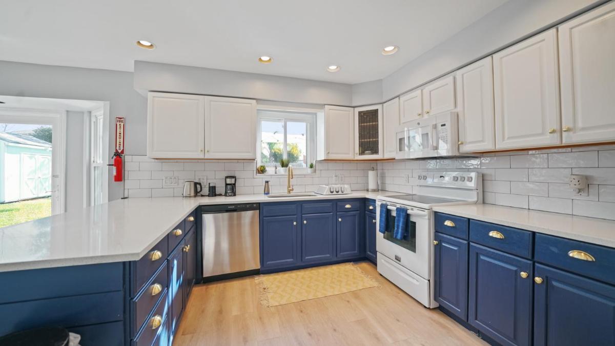 Jacksonville Beach Home - Walk to Beach, Bars & Restaurants - Pet Friendly - Housity