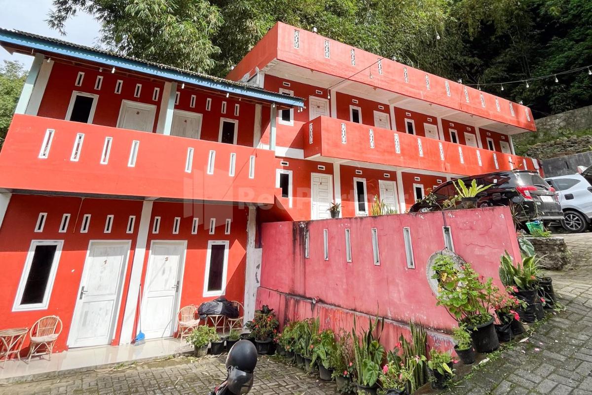 Penginapan Gindo Sidebuk Debuk Berastagi RedPartner - Housity